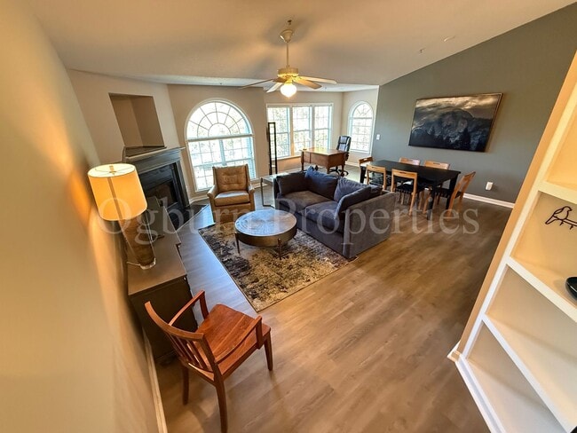 Building Photo - 434 Scholastic Ct