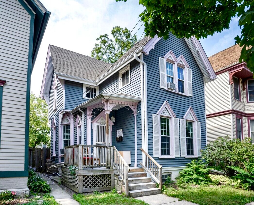 1825 N Oakland Ave Unit 1825, Milwaukee, WI 53202 1825 N Oakland Ave