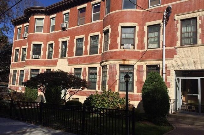 Foto del edificio - 203 Winthrop Rd