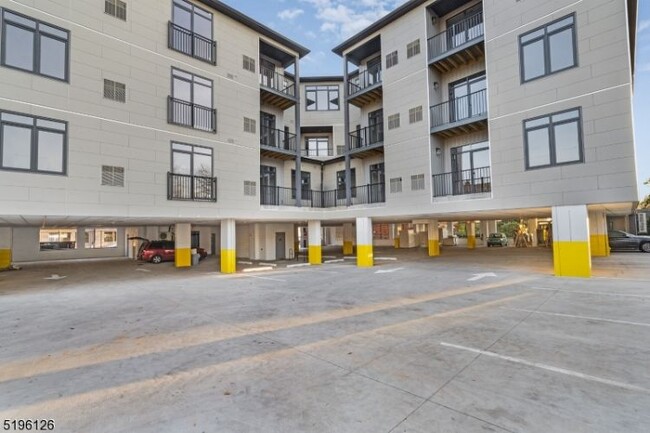 Foto del edificio - 44 W Price St