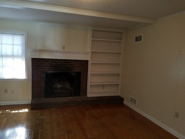Building Photo - 4871 Summerlane Ave