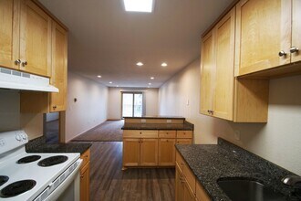 Building Photo - 1270 Larpenteur Ave W