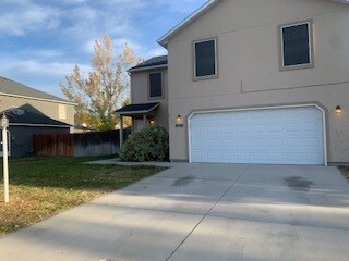 Primary Photo - Newly renovated large 3 bed home In north ...