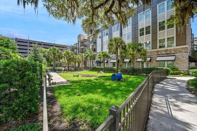 Foto del edificio - 820 Main Ln