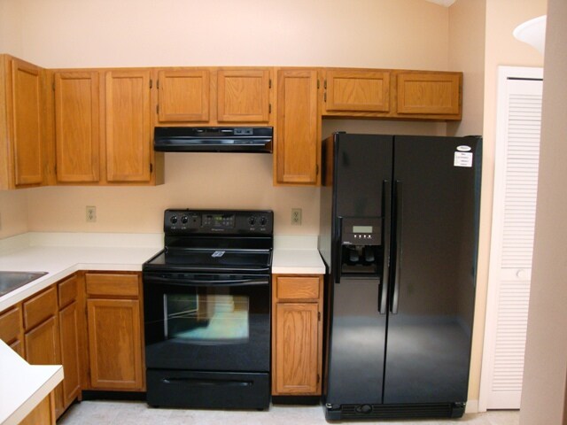 Building Photo - 2/2  End Unit