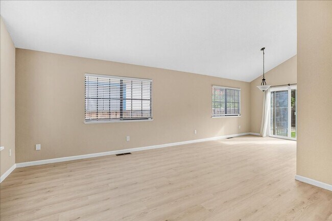 Foto del edificio - 924 Shellwood Way