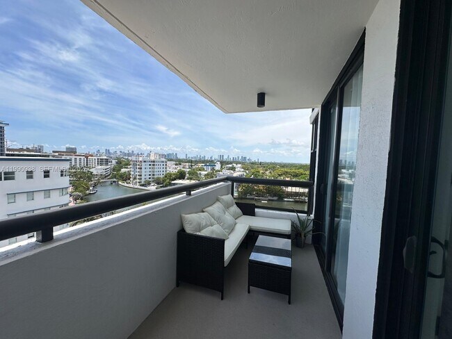 Foto del edificio - 2555 Collins Ave