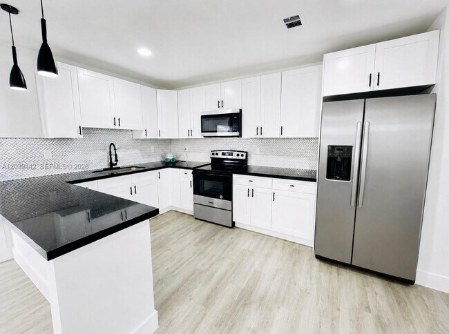 Foto del edificio - 2500 SW 131st Ct