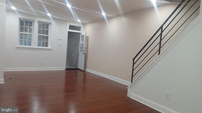 Foto del edificio - 2609 Deacon St