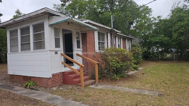 Foto del edificio - 912 Saratoga Blvd