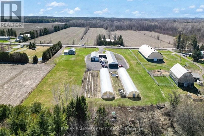 Building Photo - 1579 9th Line Rd