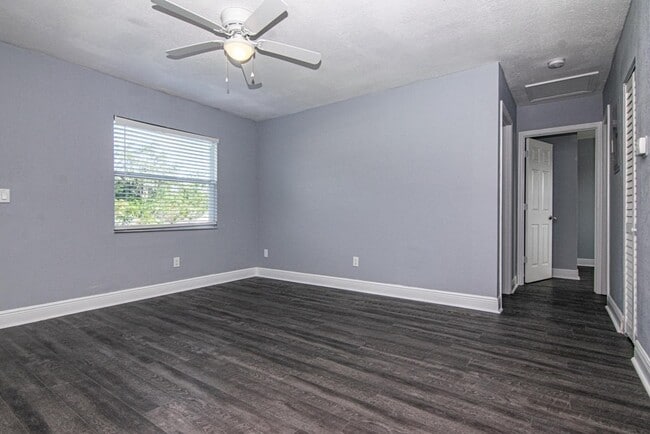 Building Photo - Newly Renovated and Remodeled - 2 Bedroom 1 Bath for Lease in Brandon, FL