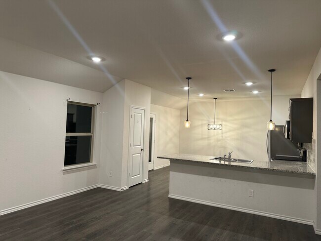 Foto del edificio - 2222 Nightgrove Cir