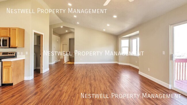 Building Photo - 423 E Selina Ln