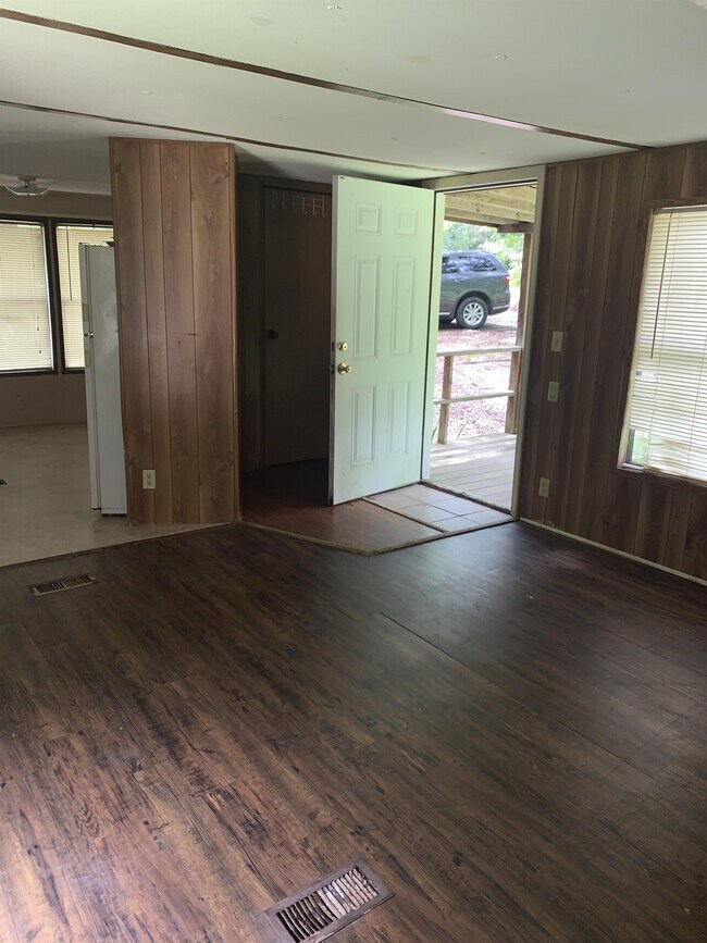 Building Photo - 1158 Burt Loop Rd