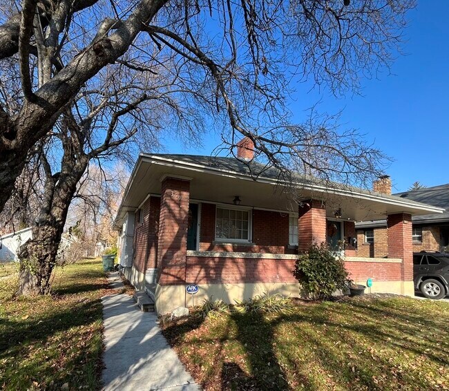 Photo - 361-361 Williams Ave S Apartment