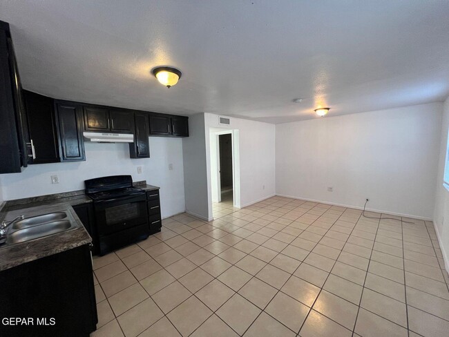 Building Photo - 14831 Allemands Ave