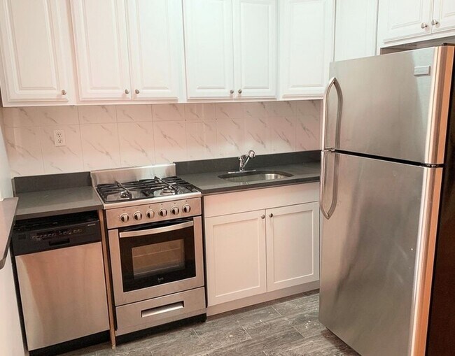 Foto del edificio - 690 9th Ave