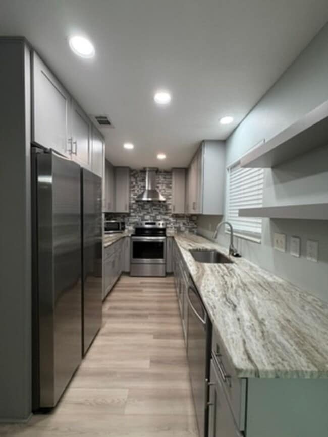 Building Photo - 50% OFF FIRST MONTHS RENT -- UNFURNISHED, UPDATED 3B/1.5B Home in the Heart of Ft. Walton Beach