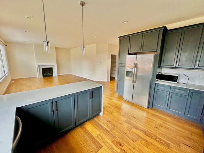 Foto del edificio - Stylish 4BR | 3BA Home with Den, Fenced Ba...