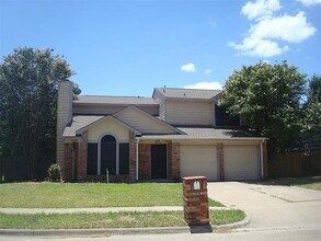 Building Photo - 620 Valley Spring Dr