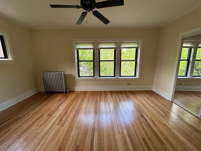 Building Photo - 4614 N Sacramento Ave