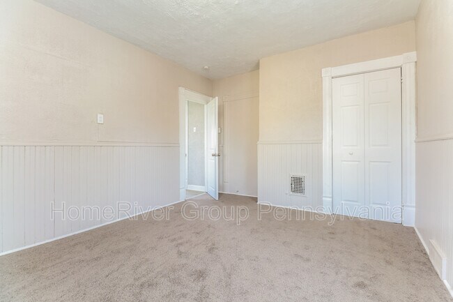 Building Photo - 1425 4th Ave