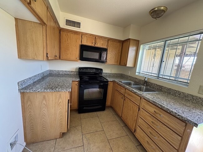 Foto del edificio - West Phoenix Townhome