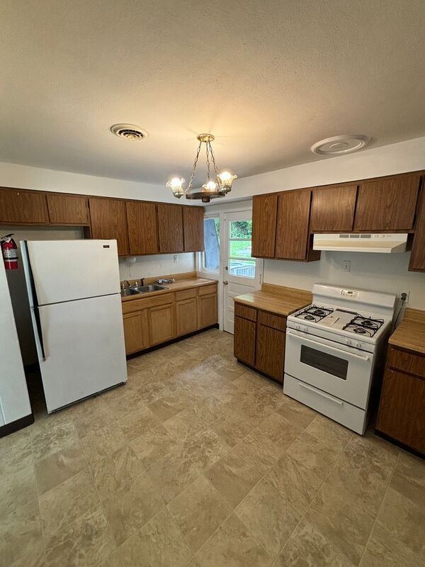 Building Photo - 8313 Woodhurst Dr