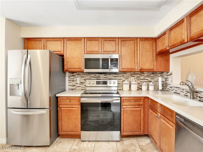 Foto del edificio - 6670 Huntington Lakes Cir