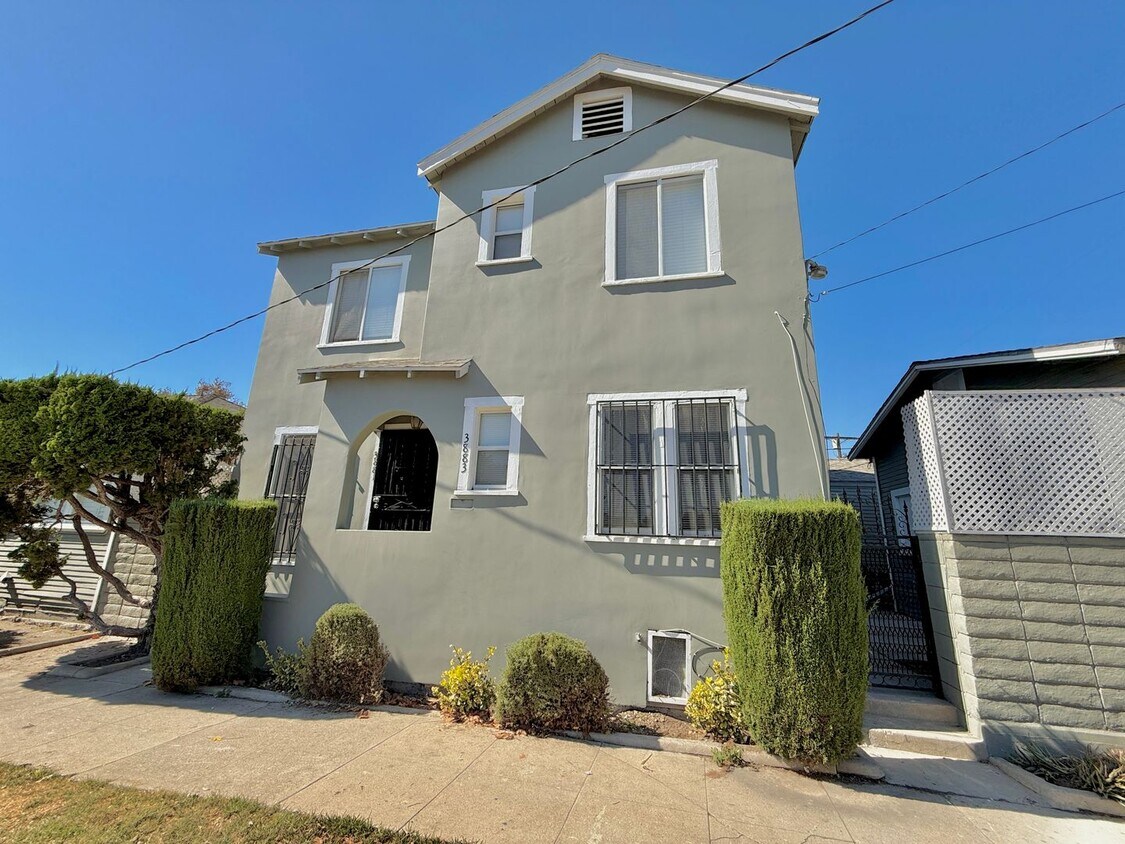 Primary Photo - 1801 W 39th St