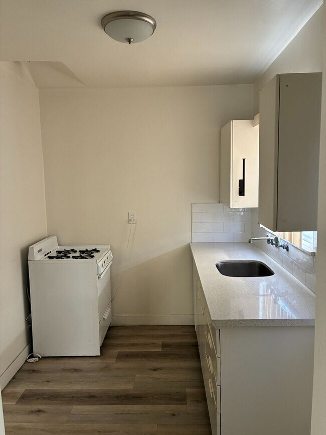 Foto del edificio - 2472 Chestnut Ave
