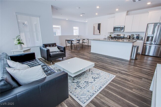 Foto del edificio - 226 Callen Falls Ave