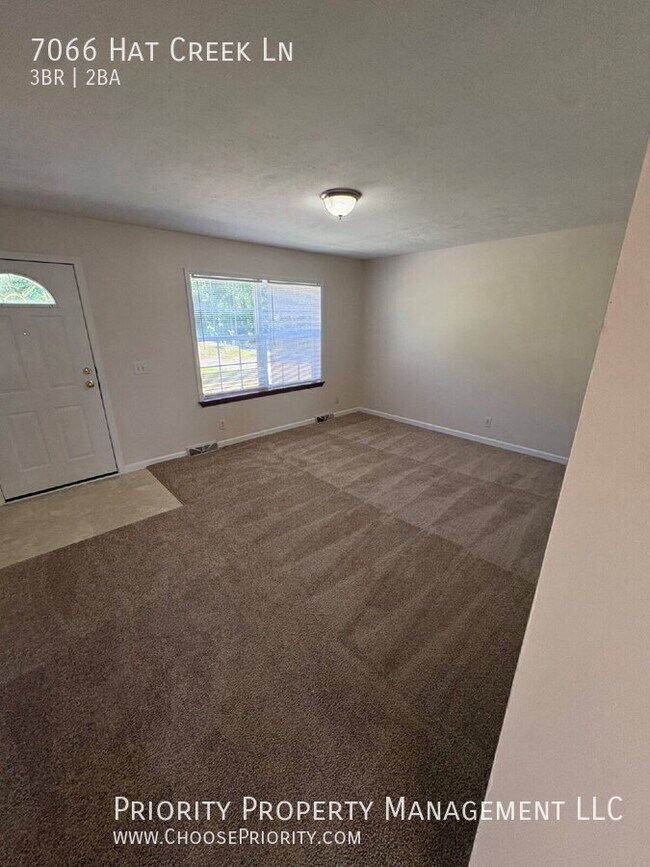 Foto del edificio - 7066 Hat Creek Ln