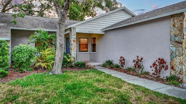 Building Photo - Stunning Remodeled Home in Prime Location