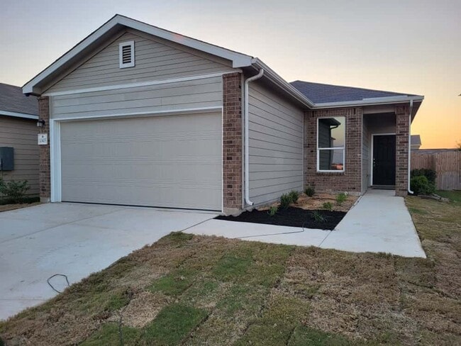 New Home In Cul de sac - New Home In Cul de sac