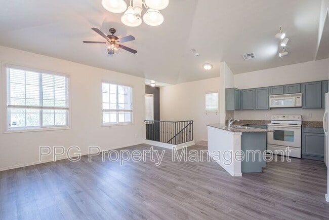 Building Photo - 2126 E Fraktur Rd