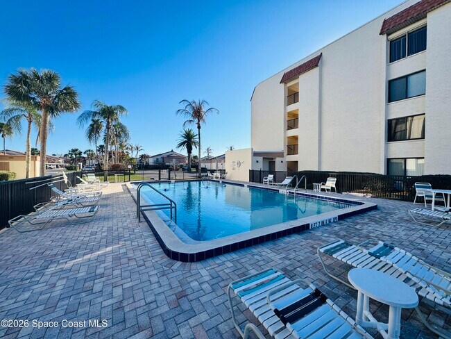 Foto del edificio - 200 S Banana River Blvd