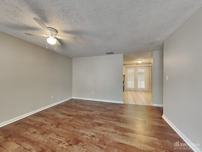 Building Photo - 509 Highview Circle N Brandon FL