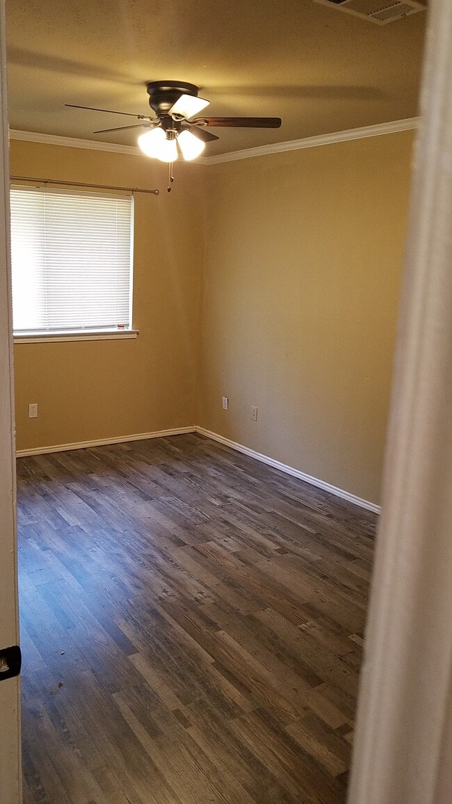 Building Photo - 2756 Sunset Strip Dr