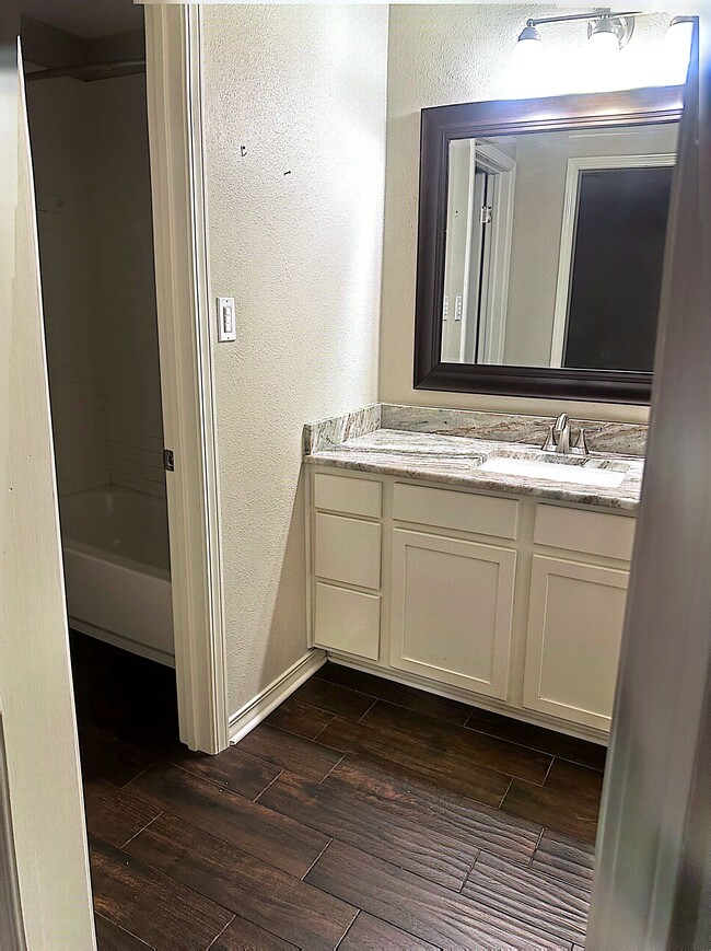 Building Photo - 9610 Balsa Dr