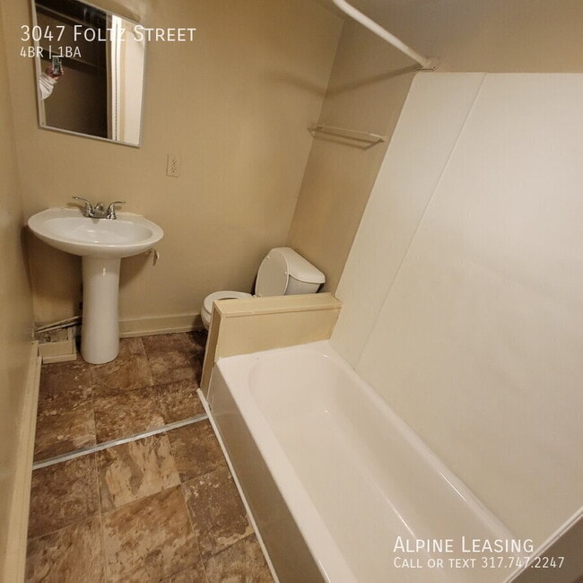 Building Photo - 3047 Foltz St