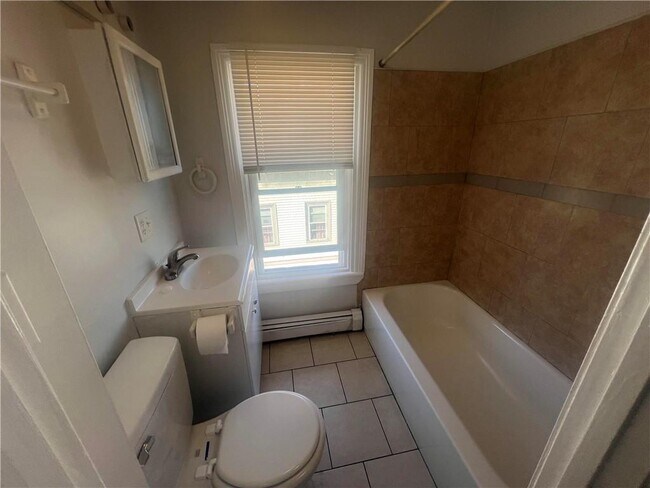 Building Photo - 46 Lincoln Ave