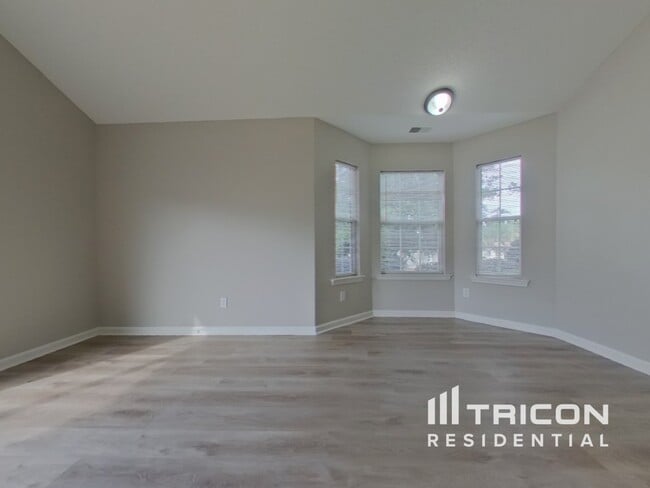 Building Photo - 819 Chablis Dr
