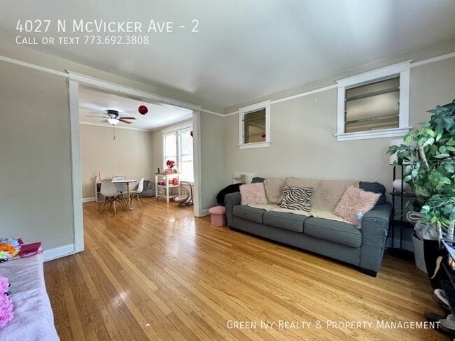 Foto del edificio - 4027 N McVicker Ave