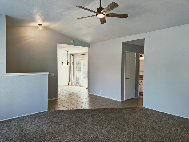 Vaulted Ceilings - 446 N Vista St