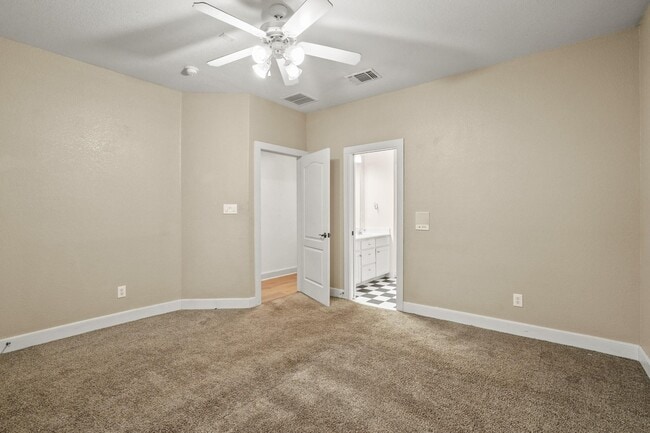 Building Photo - 7114 Bethencourt