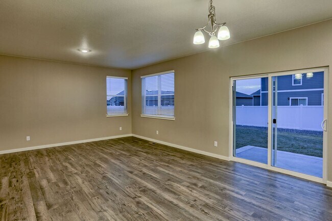 Foto del edificio - 4 Bedroom home in Windsor