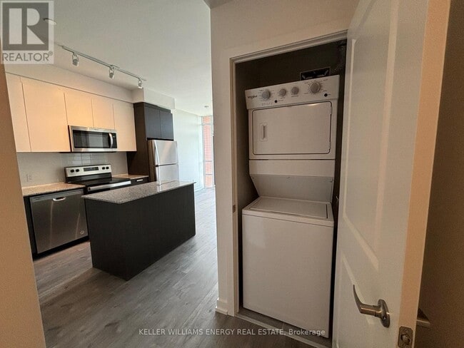 Photo du bâtiment - 1010 Dundas St E