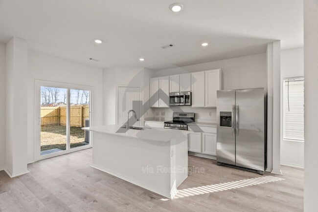 Building Photo - 10809 Mason Dr